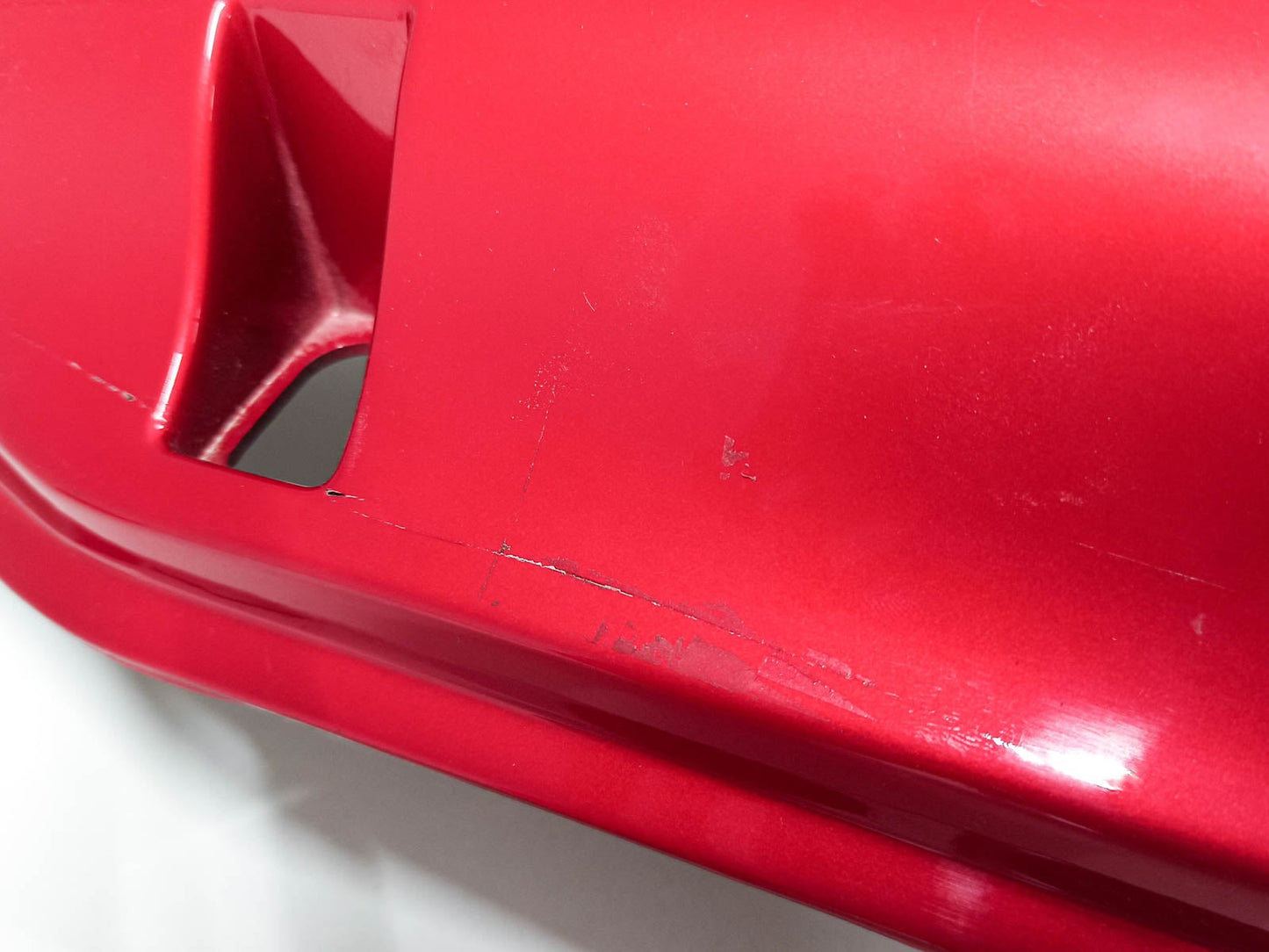 Flanc de selle de Kawasaki 600 ZZR de 1999 Rouge