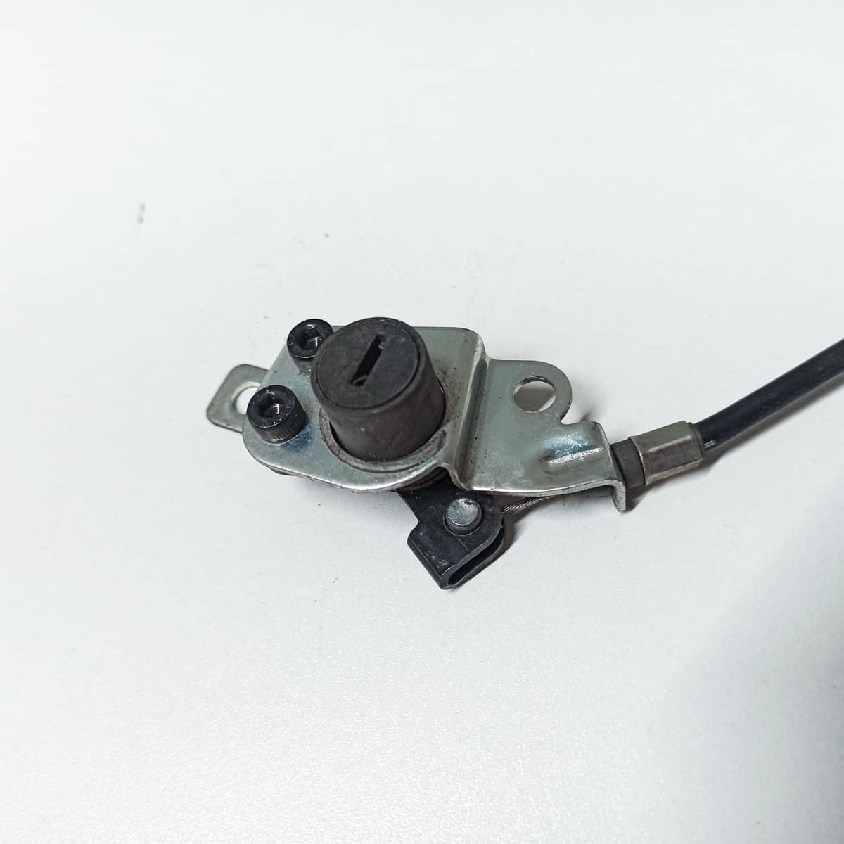 Mécanisme d'ouverture de selle de Kawasaki 650 ER6 2009 à 2011