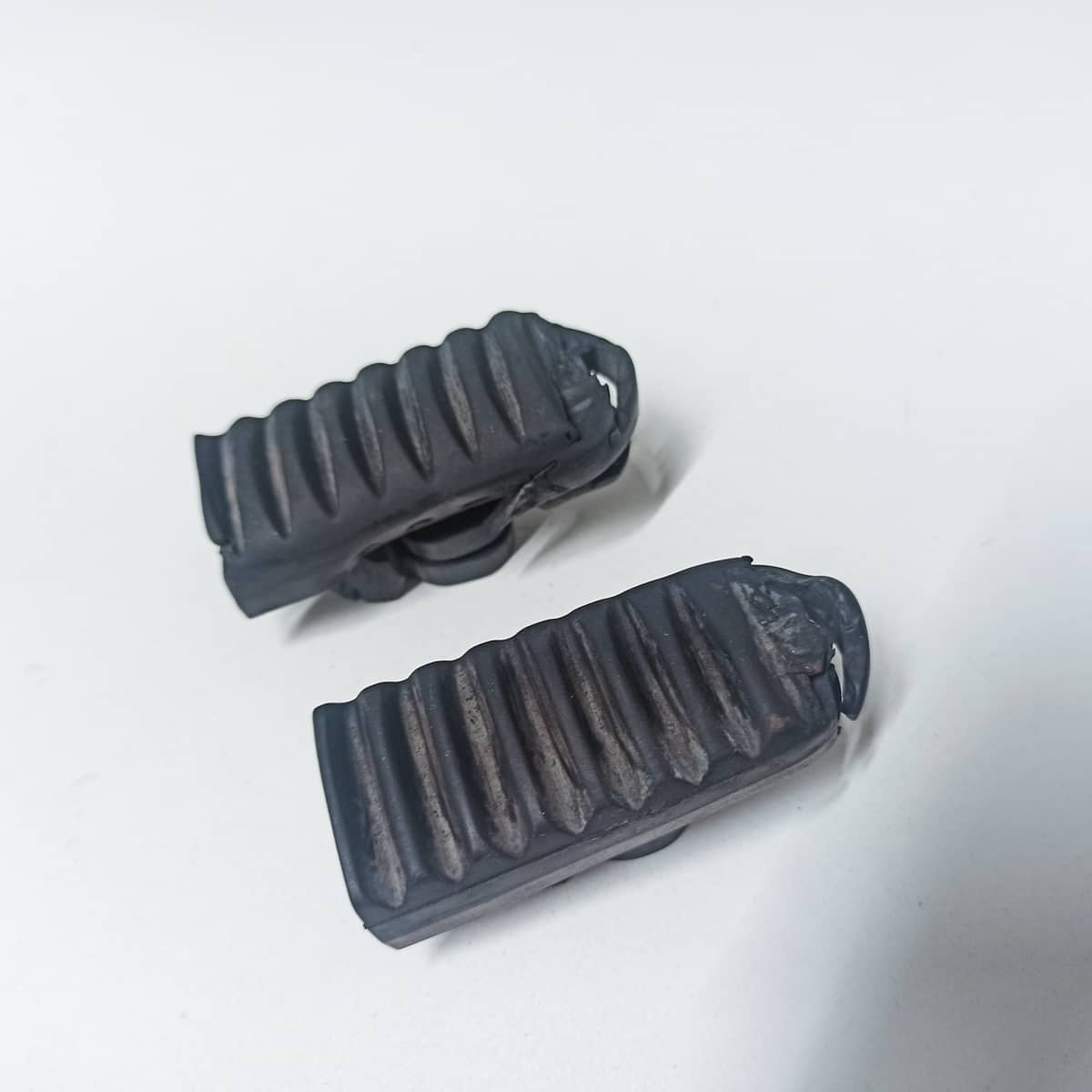 Paire de caoutchouc de cale pied de Honda 650 Dominator 1990 NX RD02